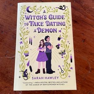 📚 3 / 20$ 📚 A Witch’s Guide to Fake Dating a Demon - Sarah Hawley